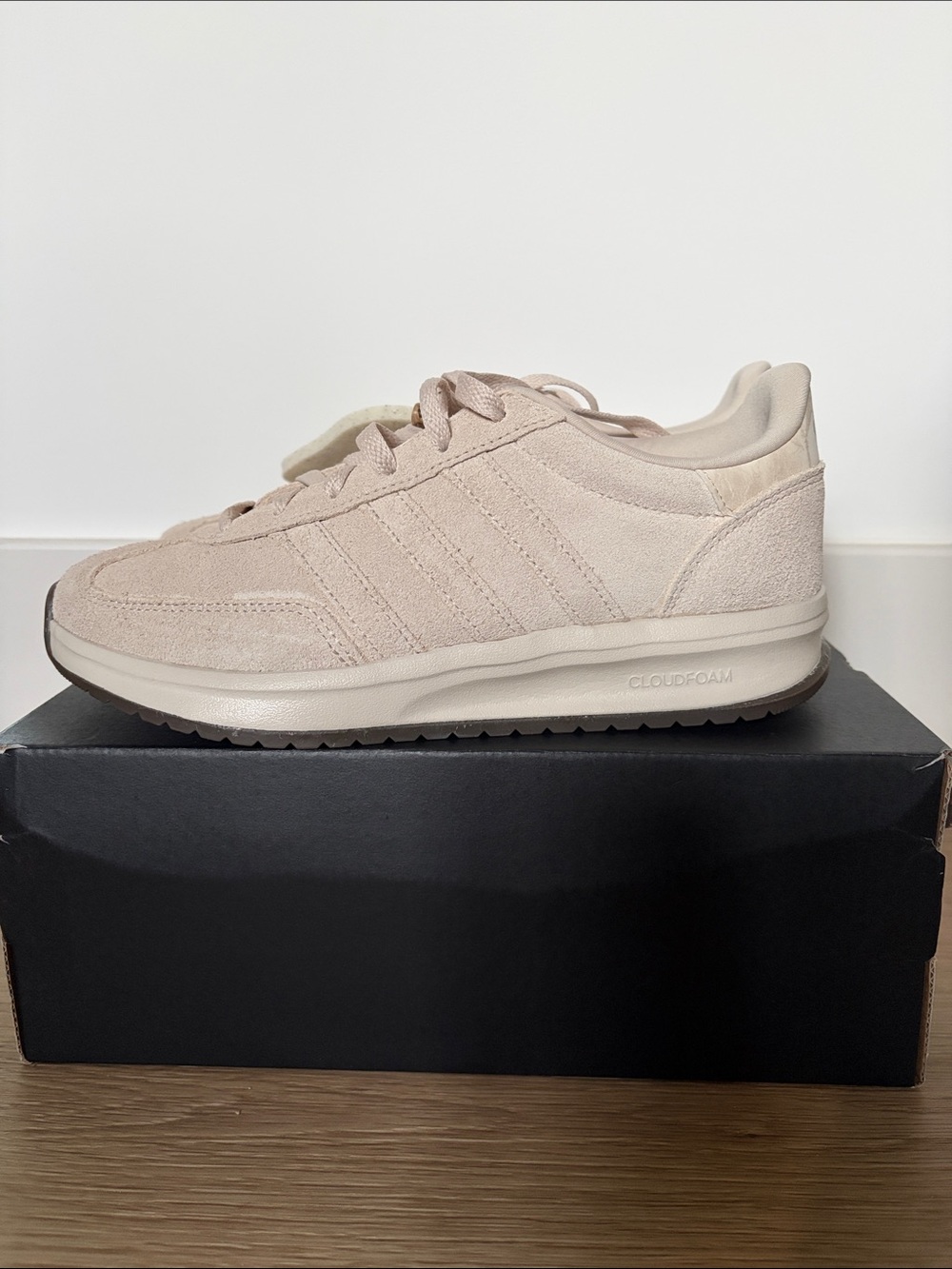 Adidas Sneakers